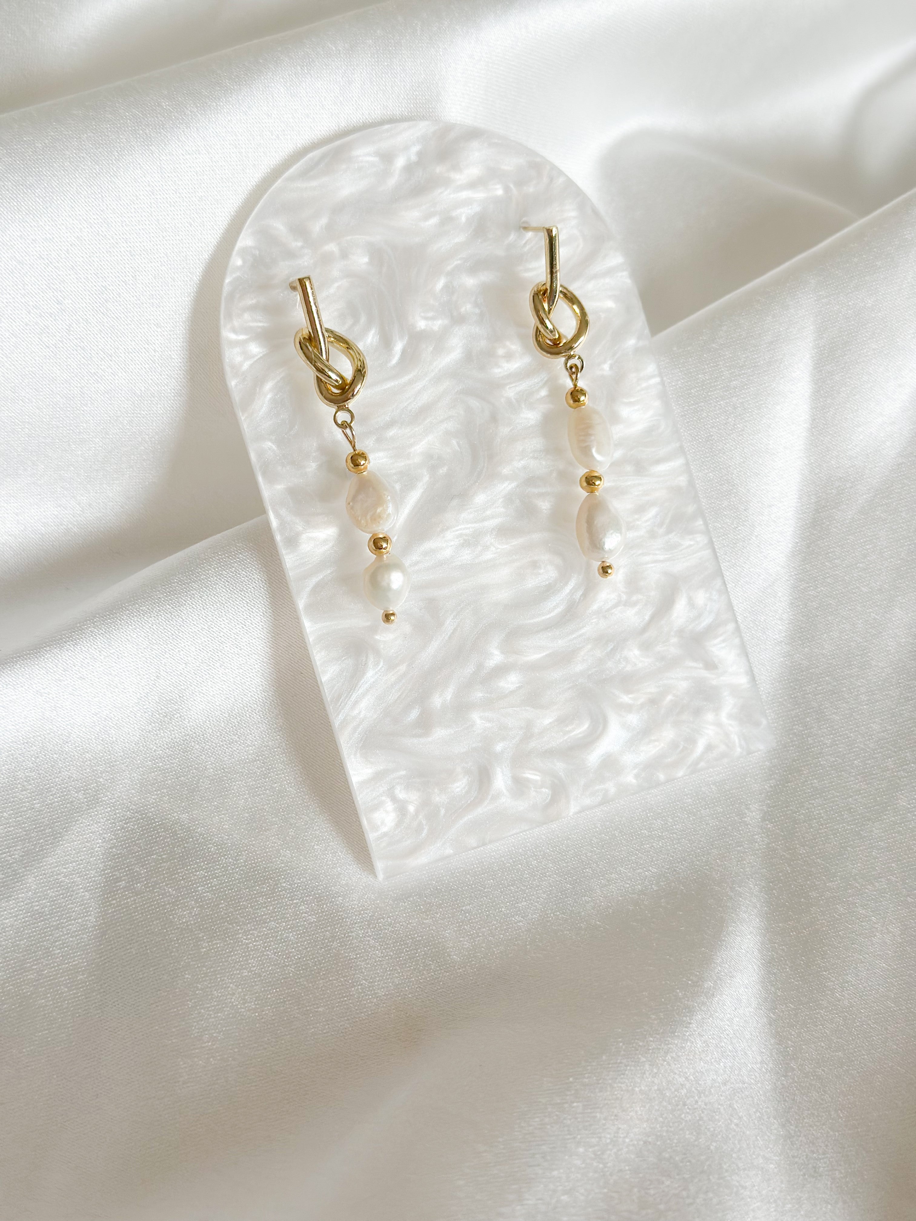 T H E K N O T – pennypearlbridalco